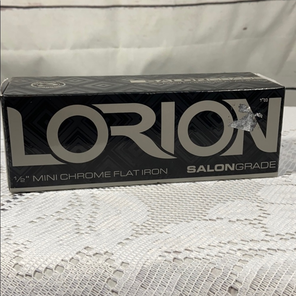 Lorion 1/2” Mini Chrome Flat Iron Black